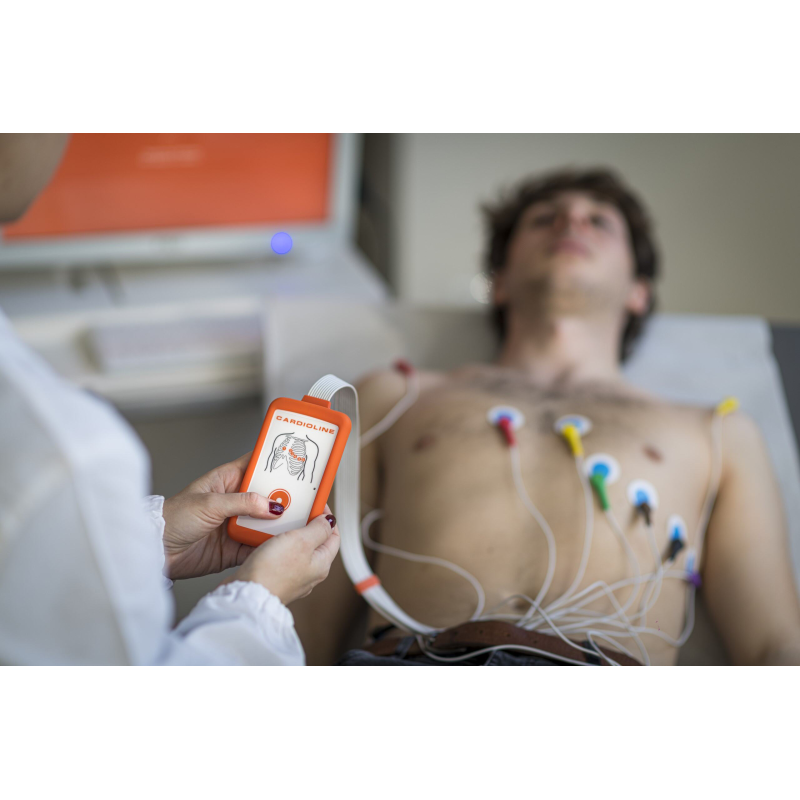 Electrocardiographe avec patient à droi